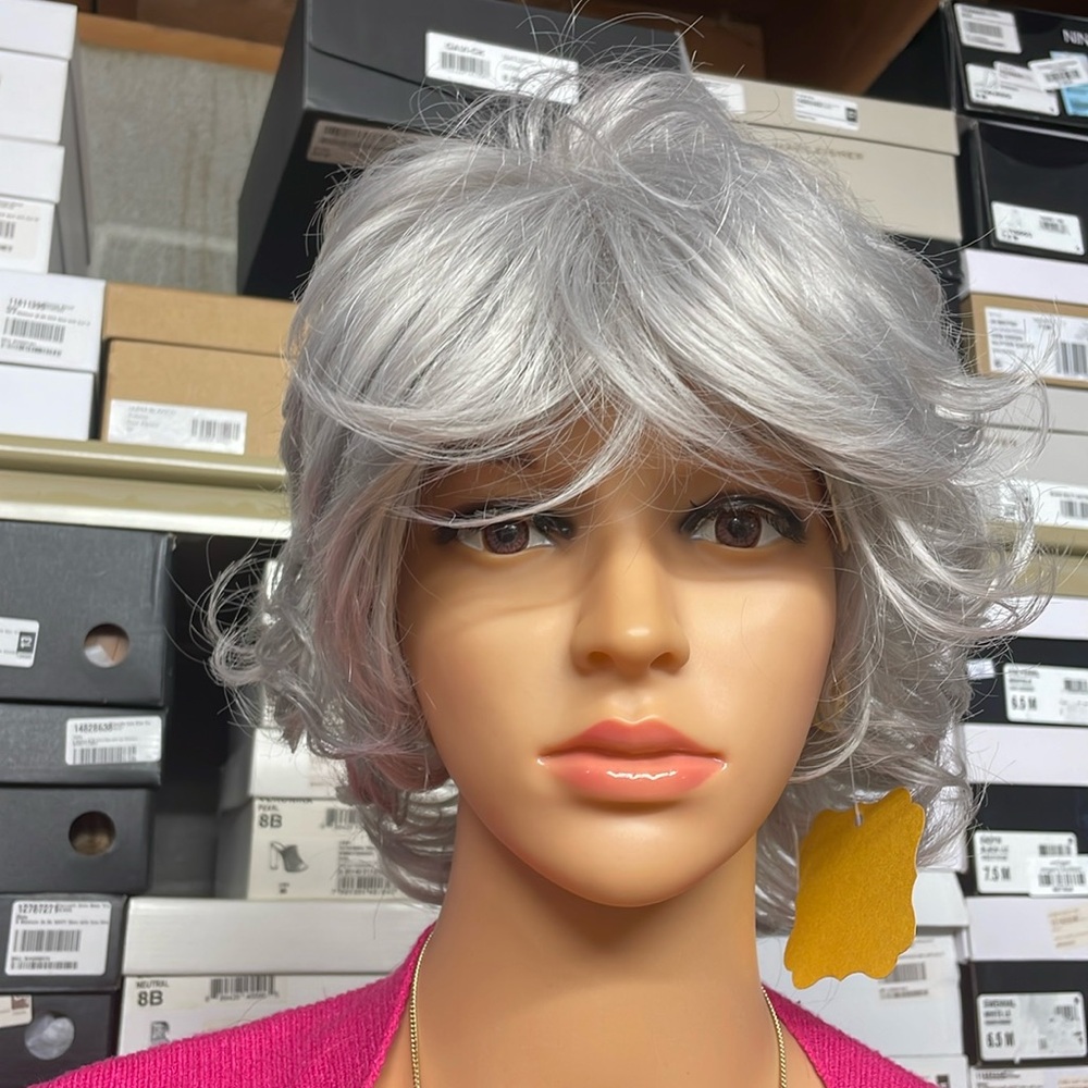 NWT silver grey wig women’s wig wavy long front bangs volume puff parting 10”